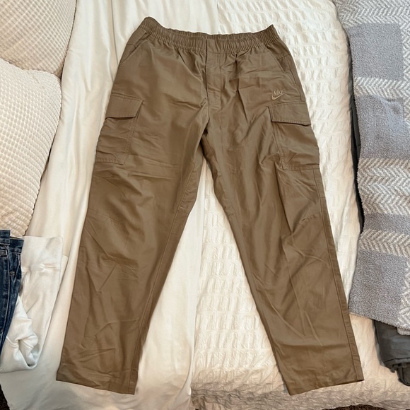 Tan Nike men’s drawstring cargo windbreaker pants - Picture 2 of 6